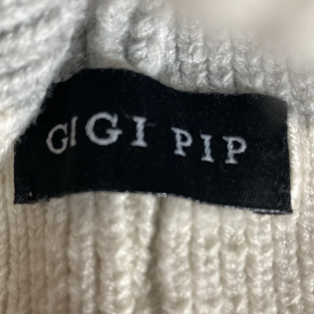 GIGI PIP barely worn